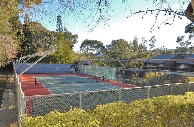 Building Photo - "Welcome to Your New Home: Spacious 2-Bed, 2-Bath Apartment in San Carlos!"