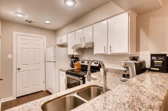 Building Photo - 5313 Indio Dr