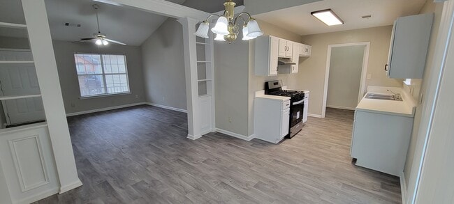 Building Photo - 118 Crystal Brook