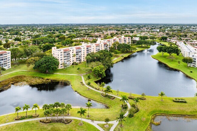 Building Photo - 14623 Bonaire Blvd