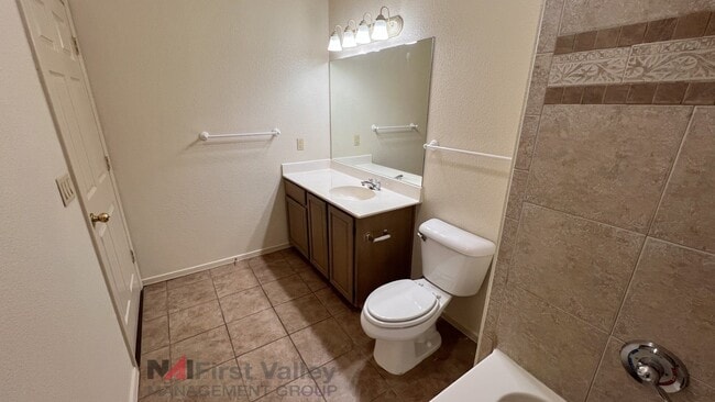 Building Photo - 2 Bedrooms, 2 Baths