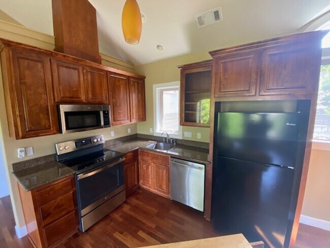 Building Photo - 528 W Nevada St