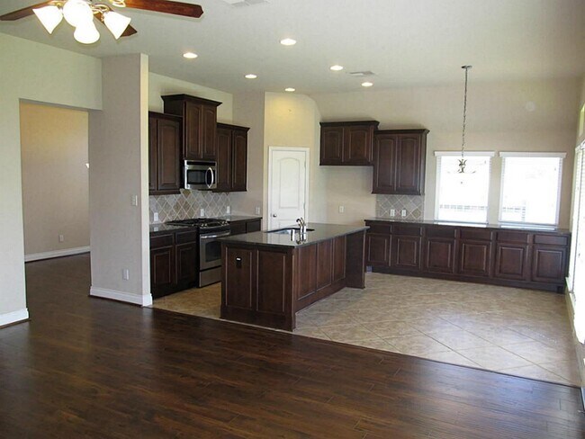 Building Photo - 14104 Green Thicket Dr