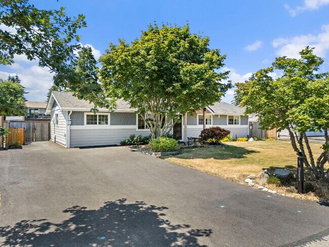 Building Photo - Beautiful Steilacoom Home with Private ADU, Covered Patio, Bonus Gym & A/C!