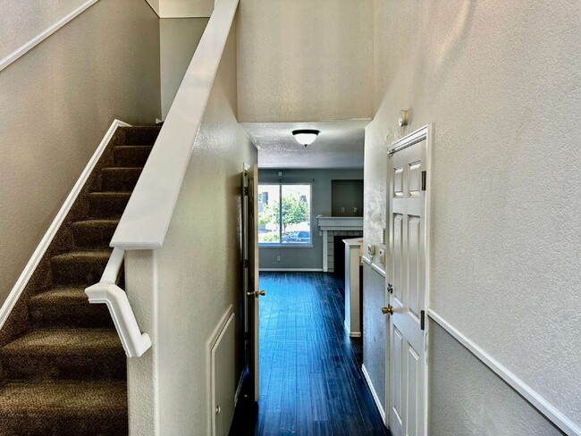 Building Photo - Available Immediately! Charming and cozy townhome in Thornton!