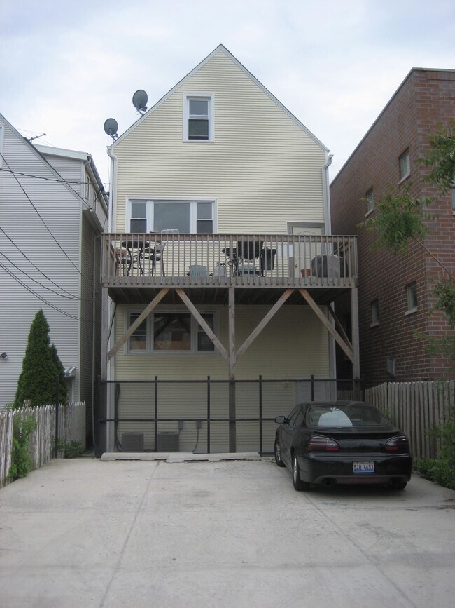 Building Photo - 1746 W Nelson St