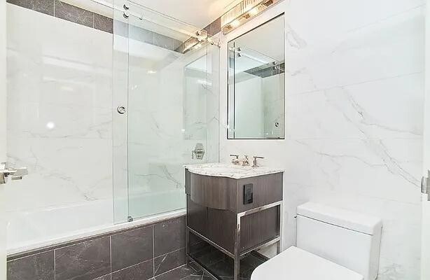 Building Photo - 21 W 86th St