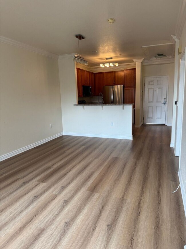 Building Photo - 1 bed/1 bath condo unit