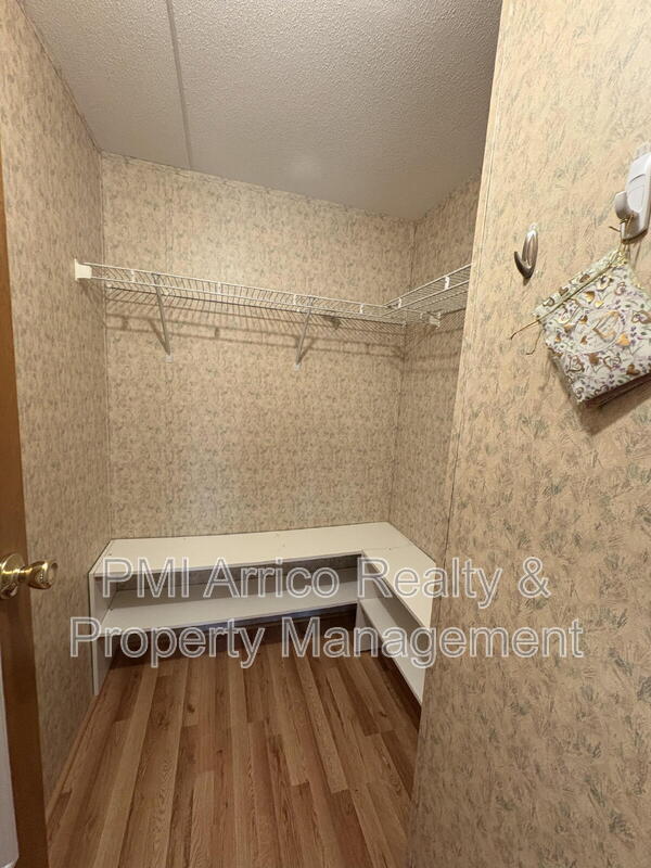 Building Photo - 616 Klickety Klak Ln