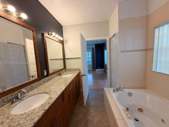 Building Photo - 2804 NW 7th Ct