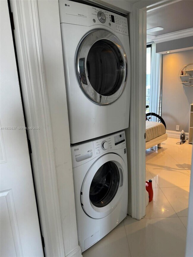 Building Photo - 3300 NE 192 St