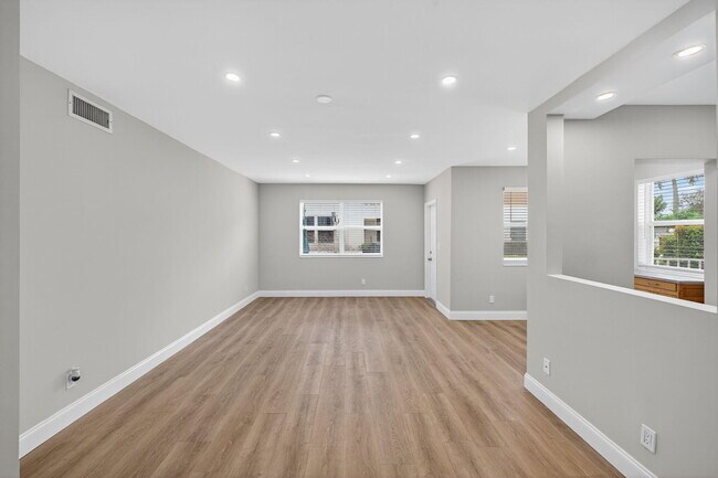 Building Photo - 2591 NE 55th Ct