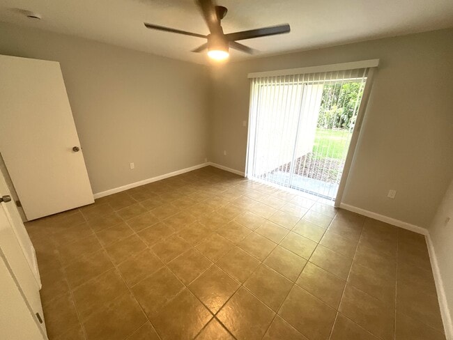 Building Photo - 610 SE 13th Ct