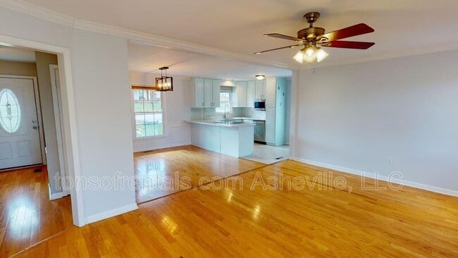 Building Photo - 107 Summerglen Dr