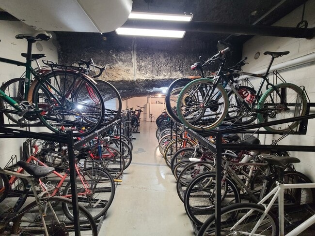 Building Photo - 2400 N Lakeview Ave