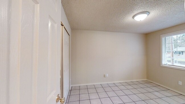 Building Photo - 17416-17418 8TH AVE CT E