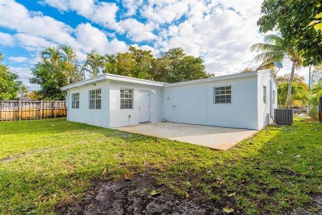 Building Photo - 1130 N 70th Ave