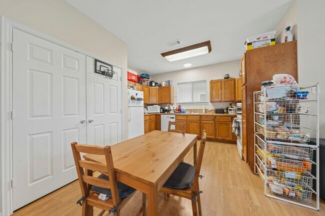 Building Photo - 1425 James Avenue, Unit A