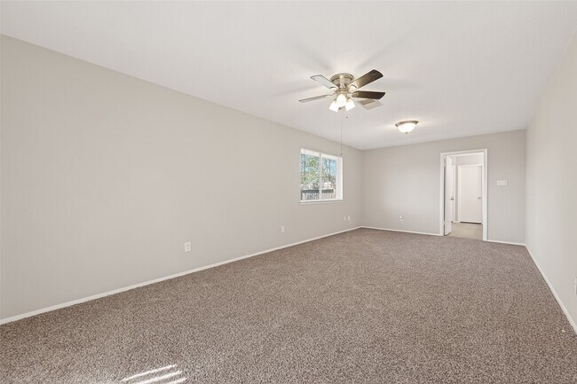 Building Photo - 927 Comstock Springs Dr