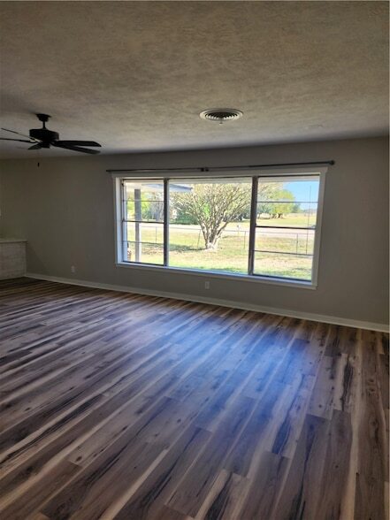 Building Photo - 12877 E State Hwy 21