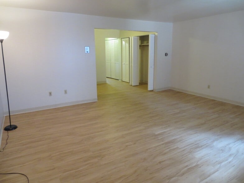 Building Photo - 6350 Forward Ave