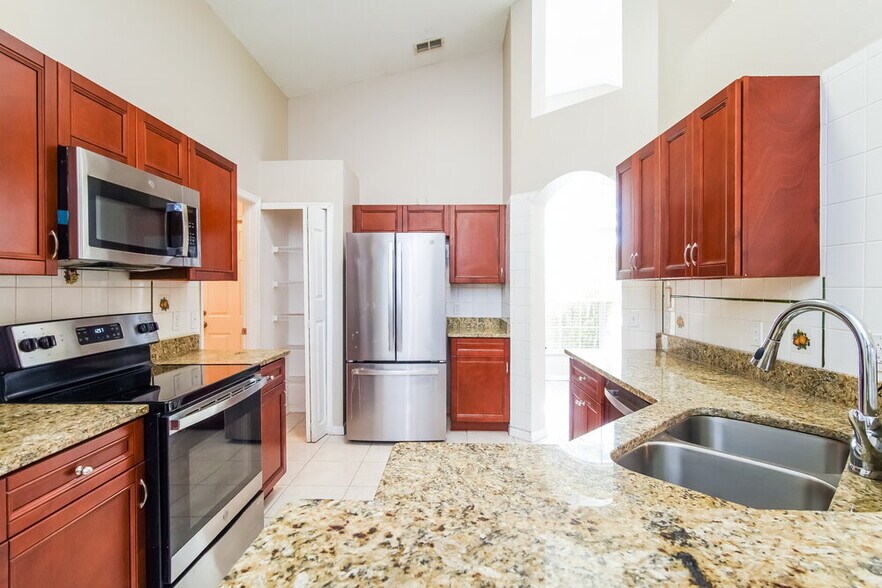 Building Photo - 2843 Berkshire Cir