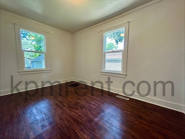 Building Photo - 1207 9th St NE