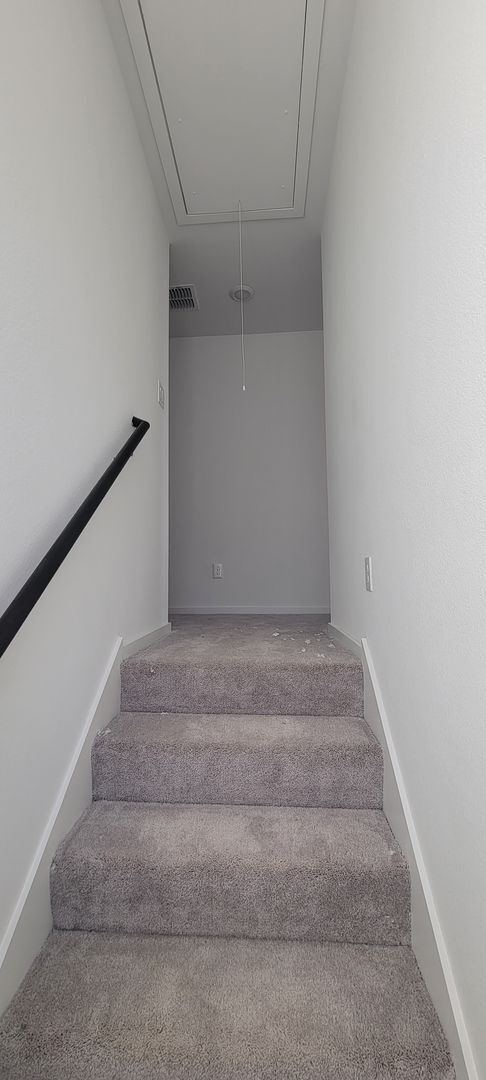 Building Photo - NEWLY BUILT 3 bedroom 2.5 Bath single fami...