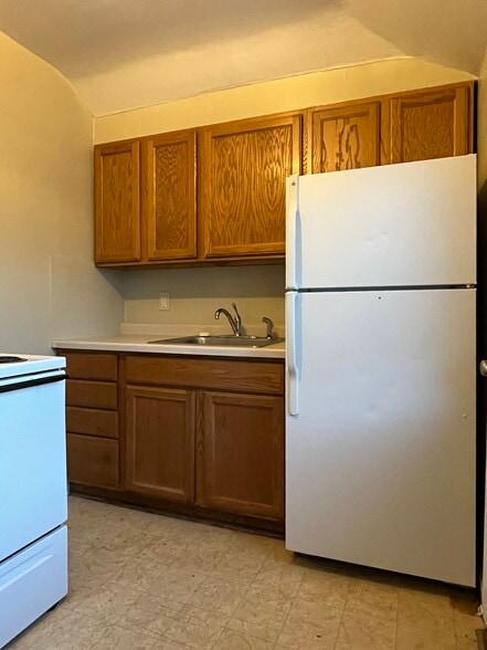 Building Photo - 338 E Oklahoma Ave