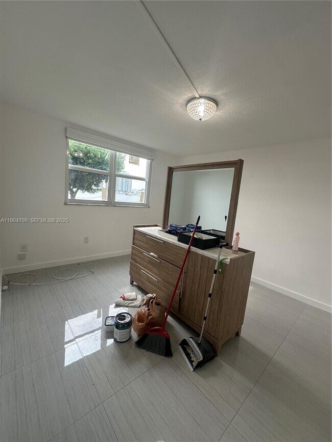 Building Photo - 3000 Marcos Dr