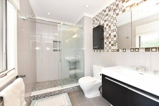 Building Photo - 24 Aldgate Dr W
