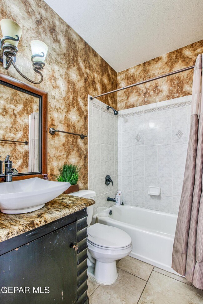 Building Photo - 6561 Isla Del Rey Dr