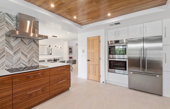 Building Photo - 2040 Chico Dr