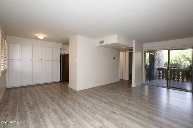 Building Photo - 4950 N Miller Rd