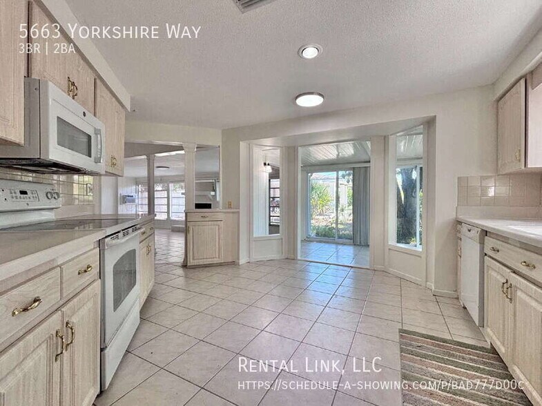 Building Photo - 5663 Yorkshire Way