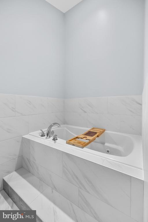 Building Photo - 381 Livermore Ln