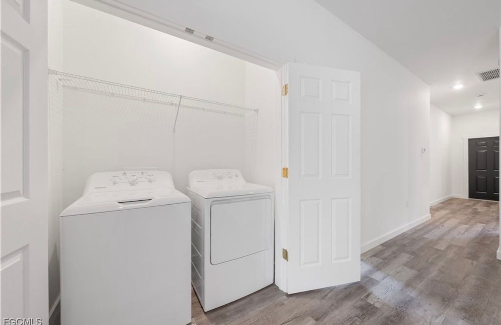 Building Photo - 1027 Meadows Rd