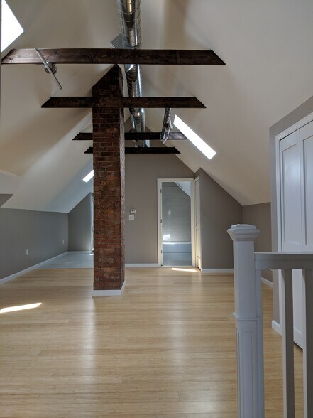 Building Photo - 4836 Commonwealth St