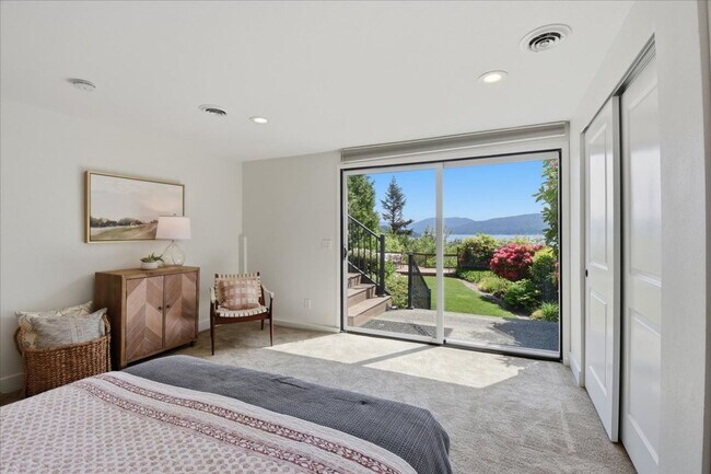 Building Photo - 639 West LK Sammamish Pkwy NE