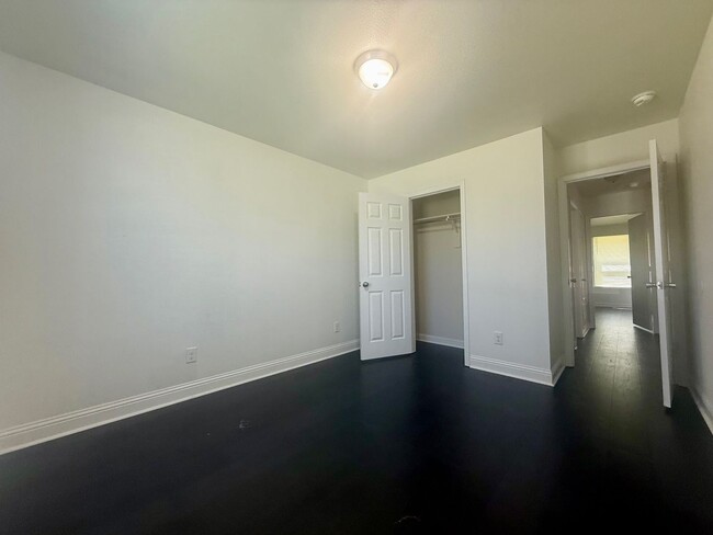 Building Photo - 1113 Meadows Edge Dr