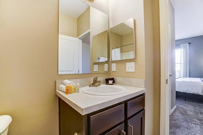 Building Photo - 4788 Holmes St