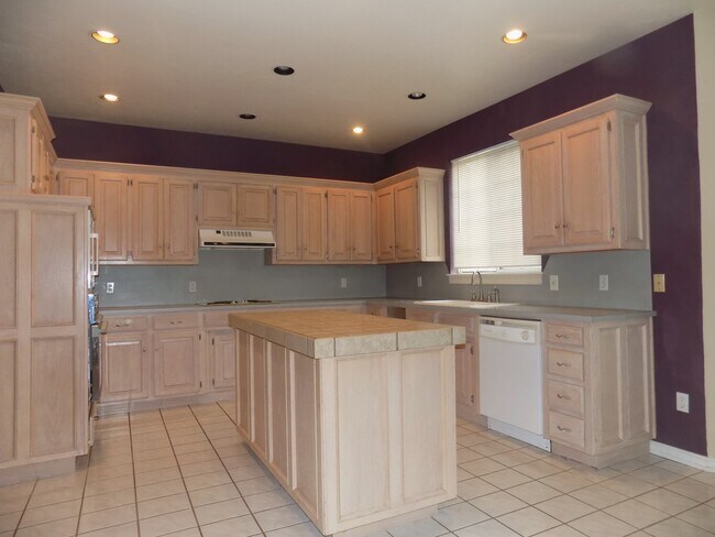 Building Photo - BREATHTAKING 3 Bed/2.5 Bath Home in Yukon!...