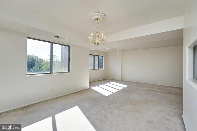 Building Photo - 5340 Holmes Run Pkwy
