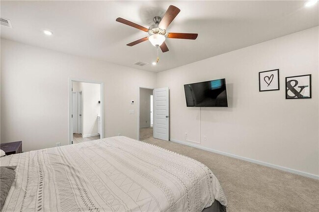 Building Photo - 228 Whitneys Wy