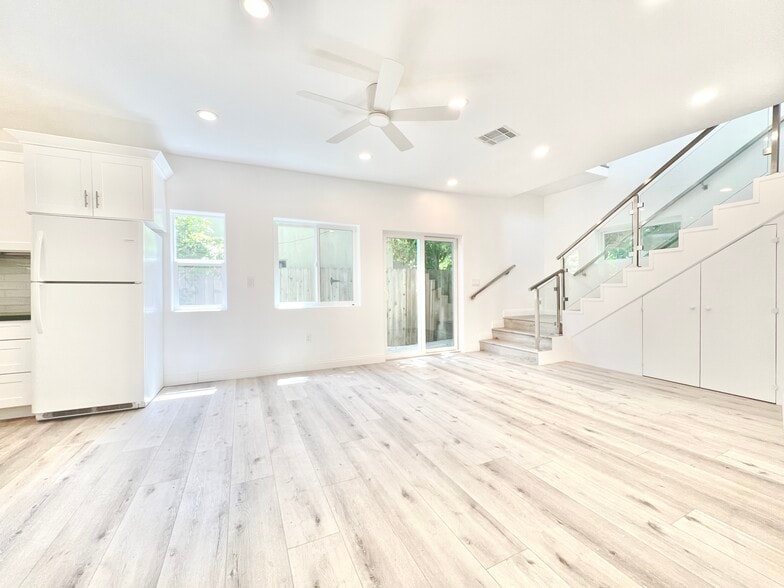 Primary Photo - 2041 Linnington Ave