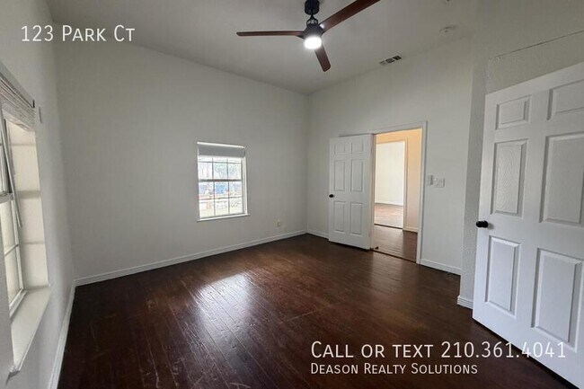 Building Photo - 123 Park Ct