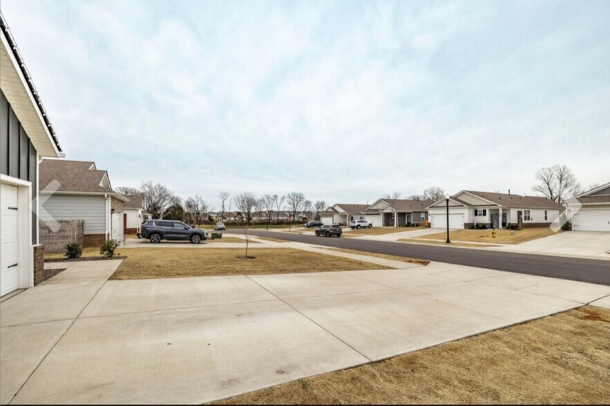 Building Photo - 7355 Lang Ave