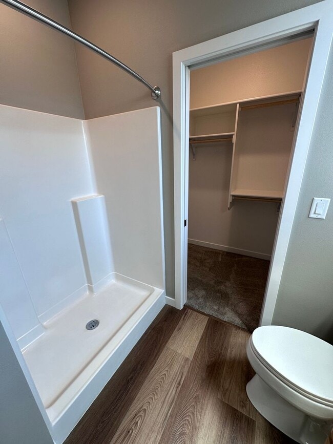 Building Photo - 4 Bedroom / 4 bath New Townhome. Every bedroom is its own Master Suite with your own full bathroo...