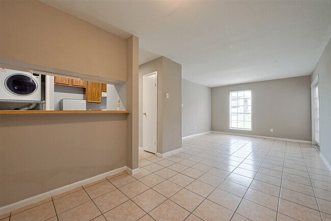 Building Photo - 9090 S Braeswood Blvd