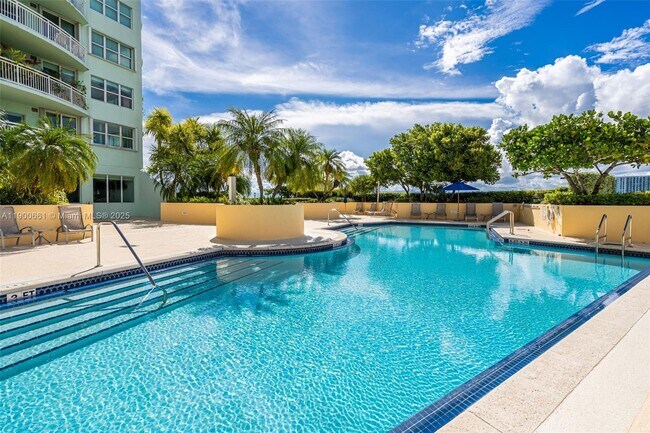 Building Photo - 2475 Brickell Ave